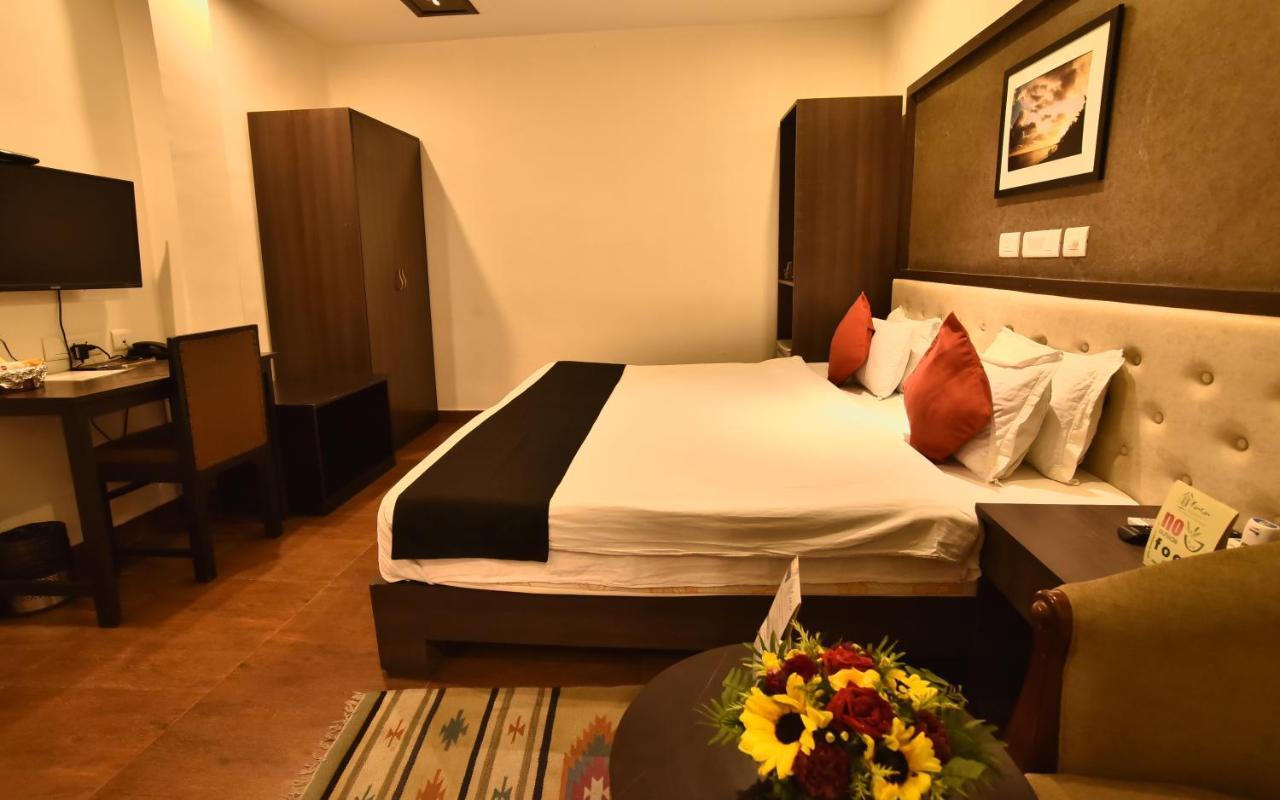 Casa Broadway-A Boutique Hotel Calcutta Exterior foto