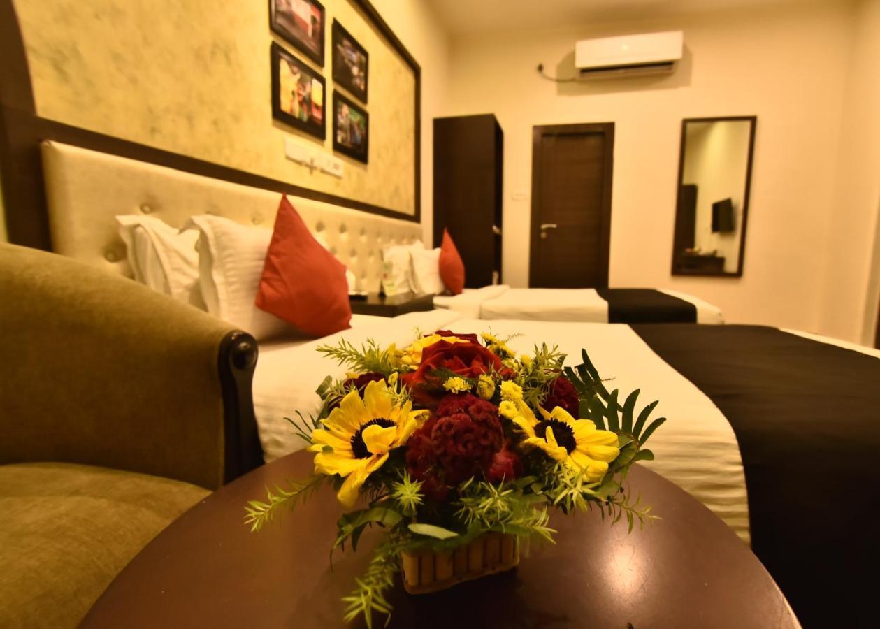 Casa Broadway-A Boutique Hotel Calcutta Exterior foto